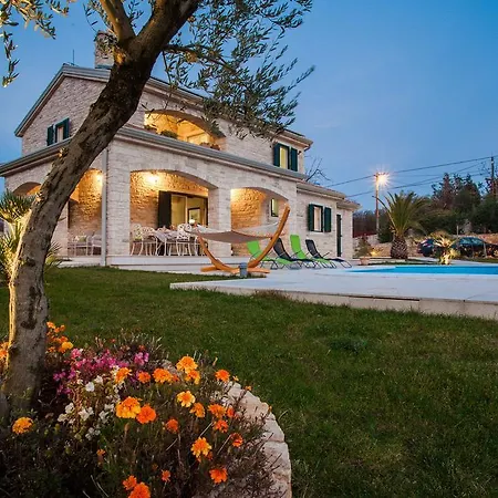 Stonegate Estate - Bonus, Dvije Jedna Cijena! * Opatija